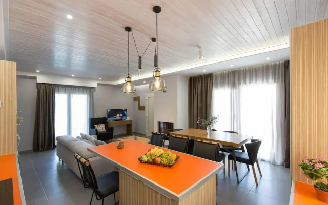 Luxury Holiday Home 4 Bedroom Villa in Paleokastro