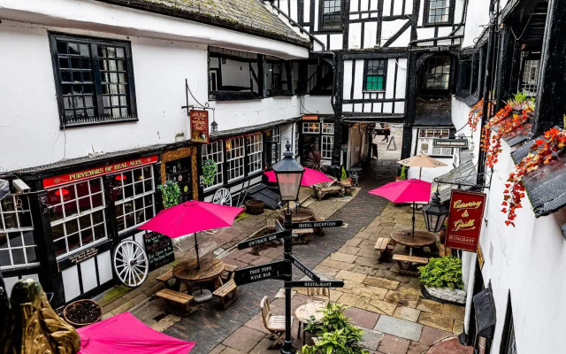 The New Inn by Roomsbooked