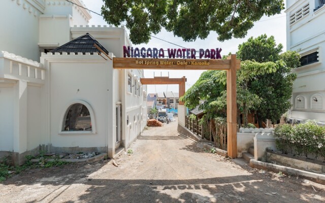 RedDoorz @ Niagara Waterpark