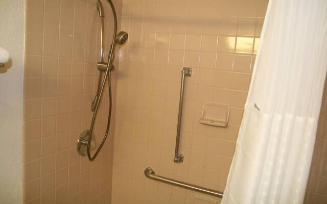 Howard Johnson by Wyndham Hattiesburg