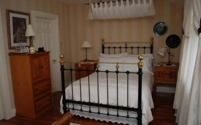 Shores Country House Bed & Breakfast