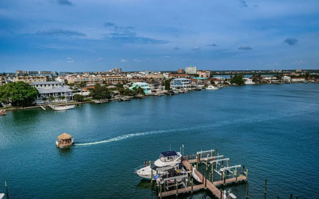 Waterfront Breeze Condo Condo