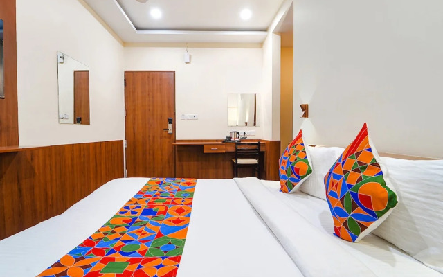 Fabhotel Stayz Inn Us Consulate