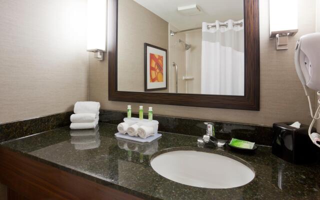 Holiday Inn Express & Suites Bloomington - MPLS Arpt Area W, an IHG Hotel