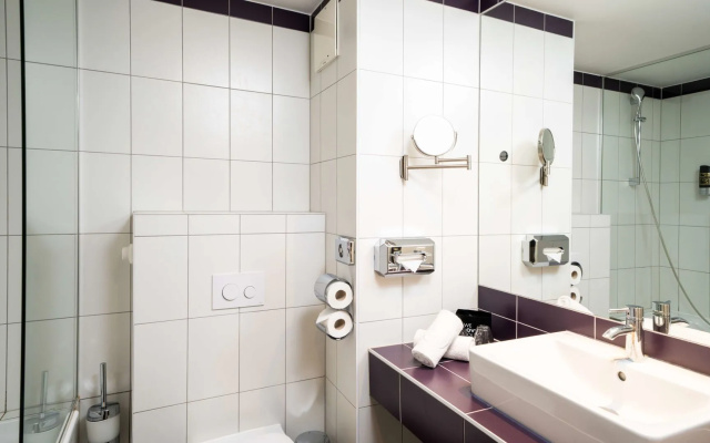 Elaya  Vienna City West