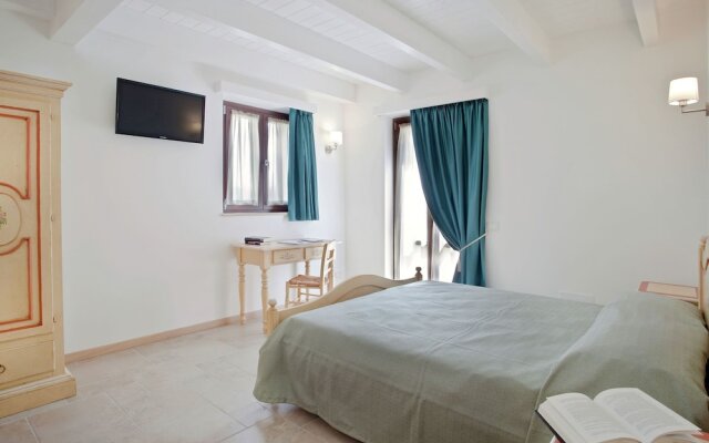 Modern Holiday Home in Pedaso with Pool