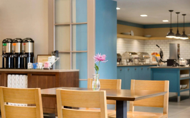 Country Inn & Suites by Radisson, Seattle-Tacoma International Airport, WA