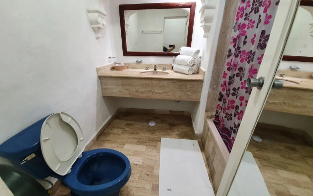 Cancun Plaza Condo Hotel