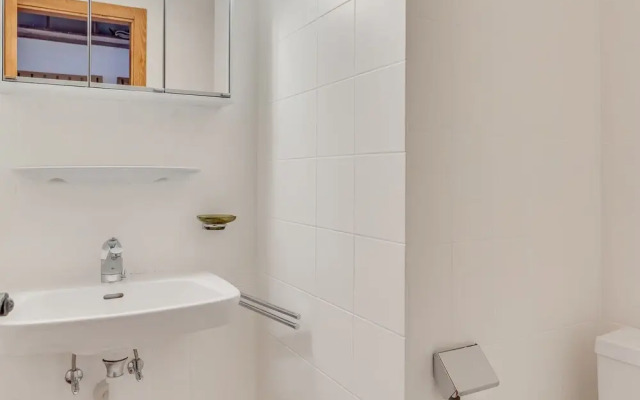 C r Monia Ollon in Ollon