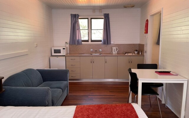 Seaview Holiday Park and  Hostel