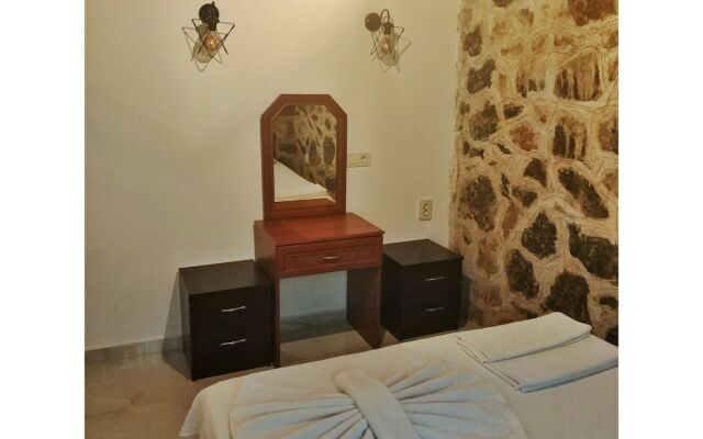 Orman Kampı Taş Evleri