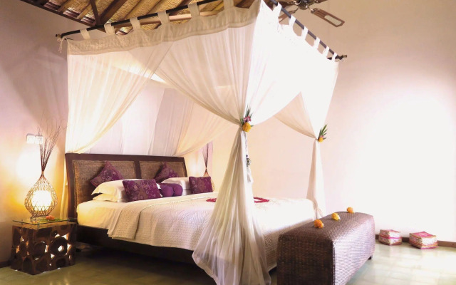 Cili Emas Oceanside Resort