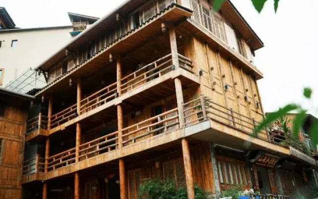 Hailuogou Mountain Autumn Private Homestay