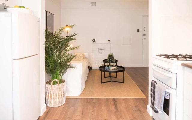 Stylish 1 Bedroom Apartment Near Beach