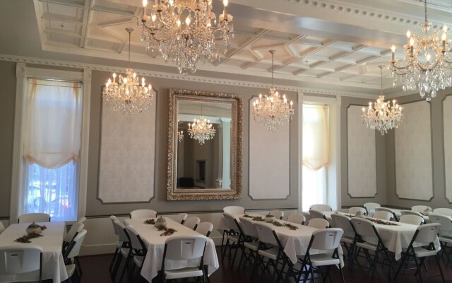 Historic Elgin Hotel