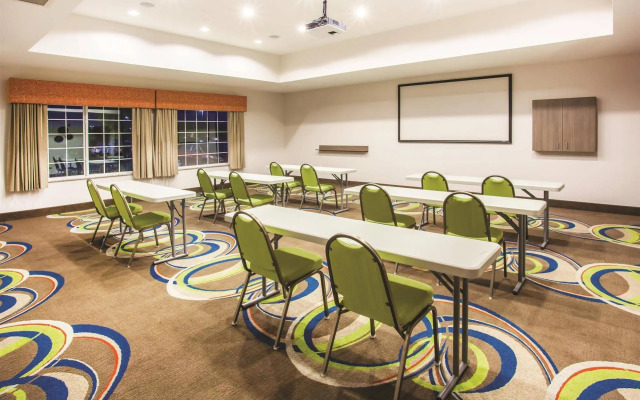 La Quinta Inn & Suites by Wyndham St. Paul-Woodbury