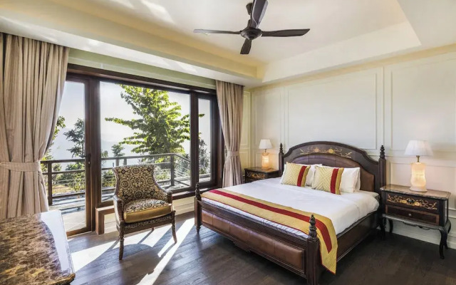 A Majestic and Luxurious Villa Overlooking the Ganges