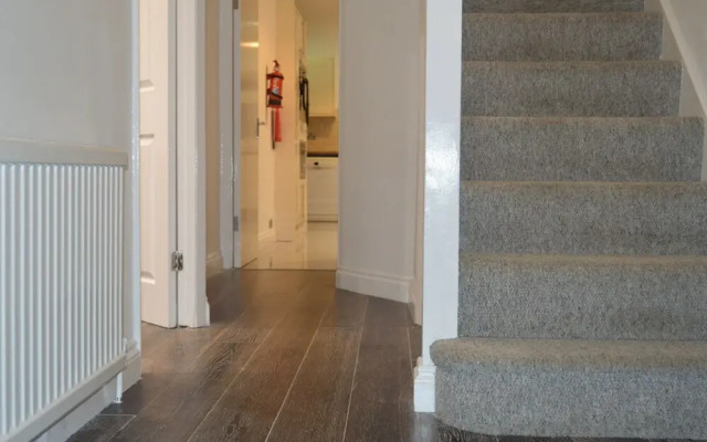 Harrow/sleeps10/privategarden/3br/freeparking/wifi
