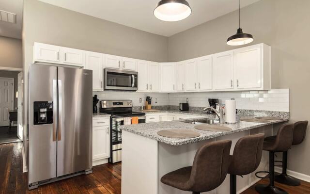 Historic CozySuites 4BR 2BA