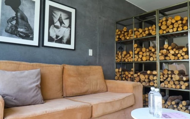 w Industrial Loft With Balcony in Barranco