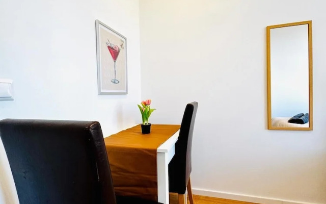 Cozy 3BR Apt Near Kaufpark Alterlaa