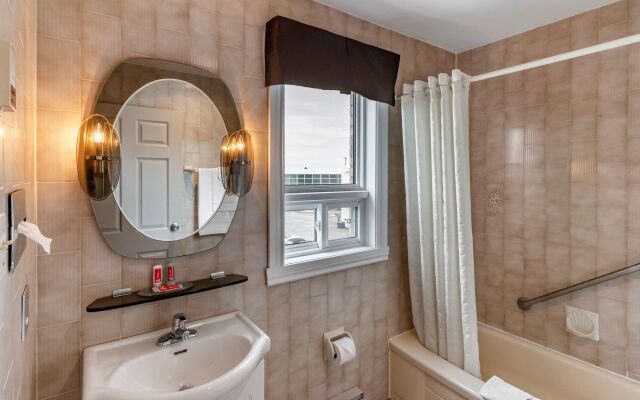 : Econo lodge Hotel Brossard