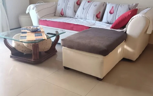 Bussiness Maisonette Getaway 5 min From the Beach