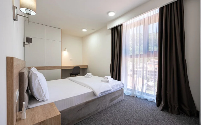 Rooftop Apartments & Rooms