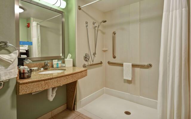 Hampton Inn & Suites Detroit-Canton