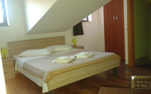 Old Town Cres Apartments