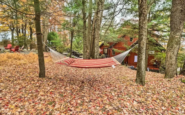 Outdoor Theater, Deck & Fire Pit: Poconos Retreat