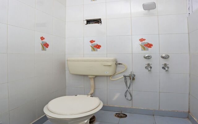 OYO 13277 Hotel Neelam Palace