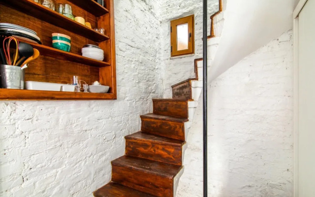 Single House Luminous and Chic Flat in Fatih