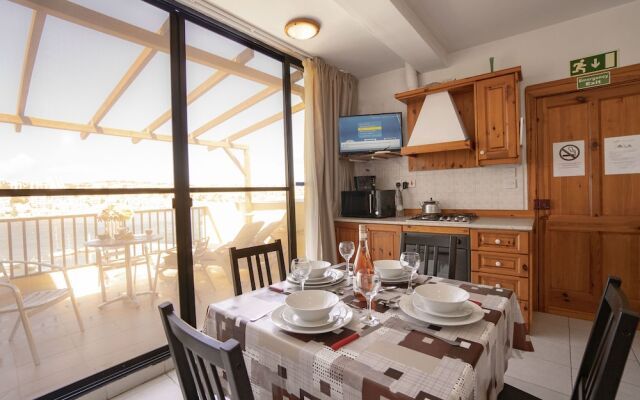 Getawaysmalta - Harbour Lights Seafront Penthouse With Terrace St Paul's Bay