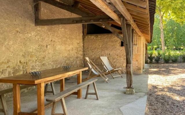 Gîte Ainay-le-Vieil, 3 pièces, 6 personnes - FR-1-586-7