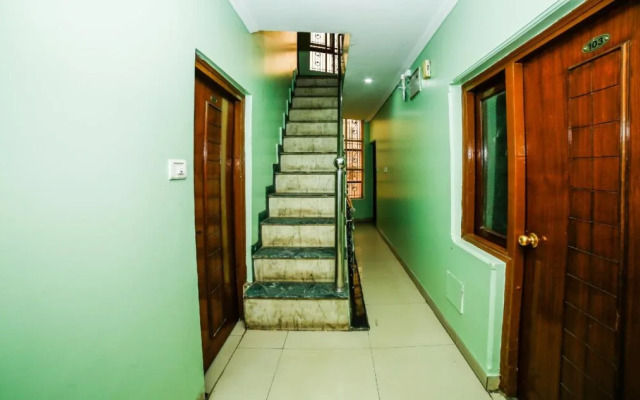 SR Inn By OYO Rooms