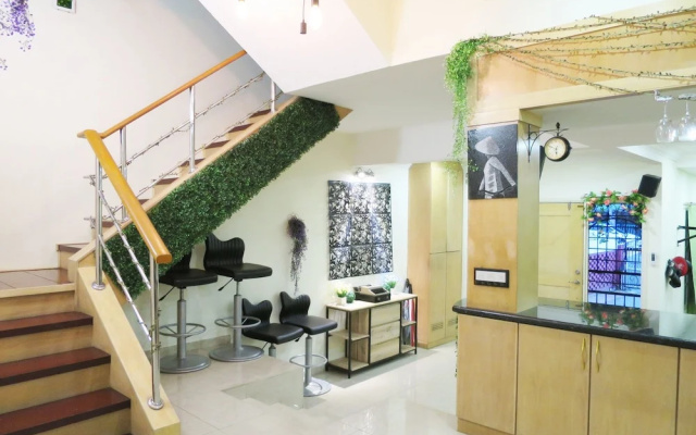 5 Mins to Midvalley 11 pax Amazing ID Theme House – Lobby – Kuala Lumpur
