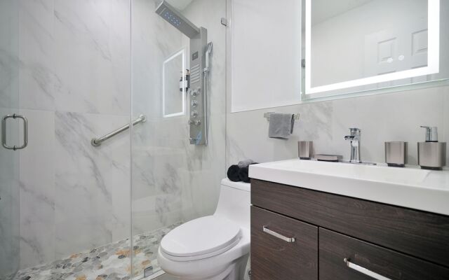 Jungle Getaway Wynwood Massage shower BBQ Patio