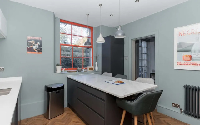 Beautiful & Bright 2BD Flat - Haymarket
