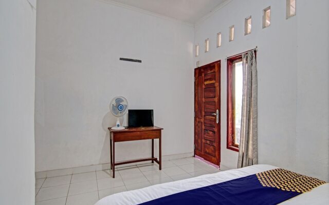 SPOT ON 92914 Meranti HomestayNearJembatan Siak