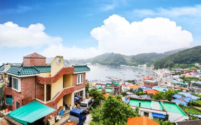 Tongyeong Tiberias Pension