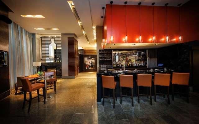 Pantages Hotel Downtown Toronto