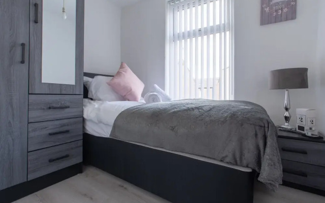 Lux Apartments 4 Bedroom House Molyneux