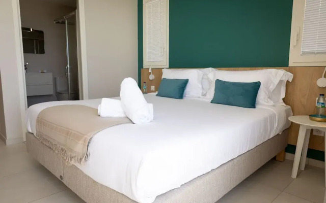 Eden Roc Villas