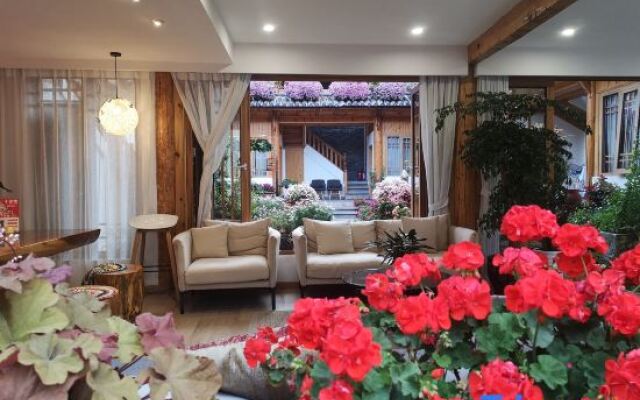 Lijiang Flower Sea Inn (South Gate of Ancient City)