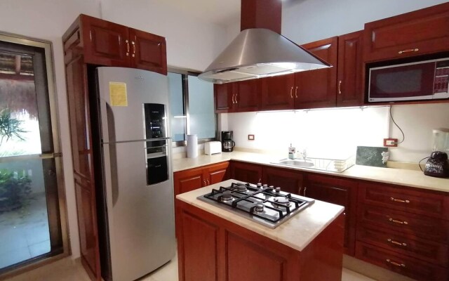 Les Alizes 50mt from the beach by Alex