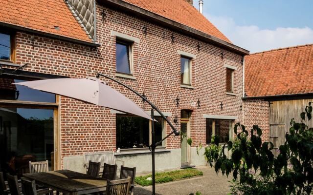 Elegant Farmhouse in Michelbeke - Brakel With Terrace, Garden