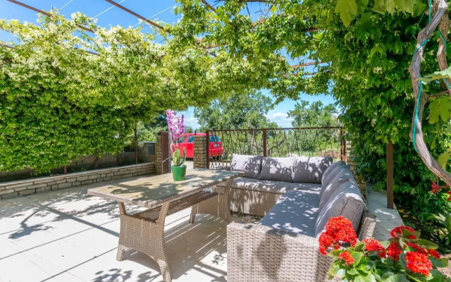Apartments by the sea Mirca, Brac - 732