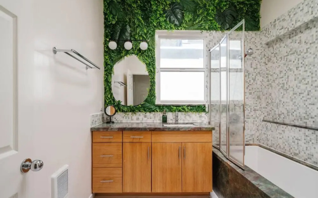 Hollywood Hills Sunset Strip Home w Hottub