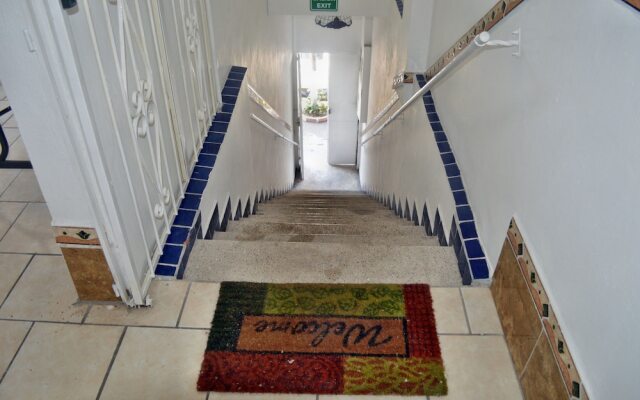 Alexandross Hostel BnB